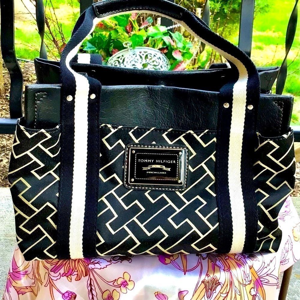 TOMMY HILFIGER AMERICAN CLASSIC SMALL SATCHEL